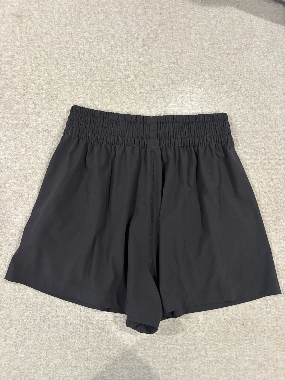 Vuori Black High-Waist Gathered Waist Shorts - Picture 2 of 2